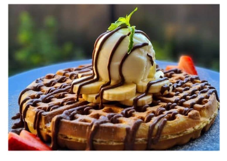 Waffles-with-chocolate-cream