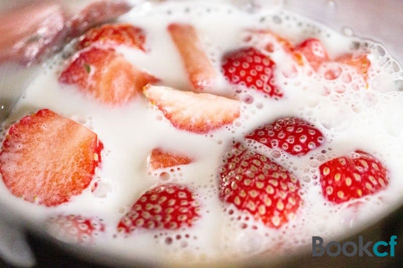 طرز تهیه شیک توت فرنگی
